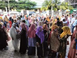 Tangis Pecah, Saat Keluarga Sambut Kedatangan Jamaah Haji Asal Butur Tiba Di Kampung Halaman Dengan Selamat
