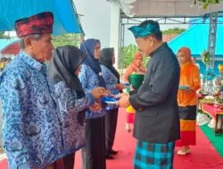 Hardiknas 2024, Bupati Butur Beri Penghargaan Kepada Purna Bhakti Kepala Sekolah Dan Pengawas
