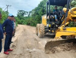 Dinas PUPR Bersama Bupati Butur Pantau Lansung Perbaikan Ruas Jalan Lambale-Ronta