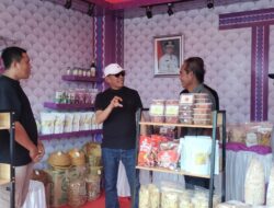 Setibanya di Kolaka, Bupati Butur Tinjau Stan Pameran Pastikan Kesiapan Prodak yang di Ditampilkan