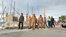 Bupati Butur Tinjau Pekerjaan Kampung Nelayan di Malalanda