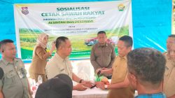 Bupati Buton Utara Buka Sosialisasi Cetak Sawah Rakyat, Serahkan Alsintan dan Bantuan Pestisida untuk Petani