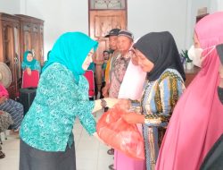 TP PKK Buton Utara Berbagi Berkah Ramadan, 60 Paket Sembako Disalurkan untuk Lansia di Kulisusu