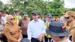 Mentan Tinjau Sawah dan Korban Banjir di Sultra, Salurkan Bantuan Rp10 Miliar