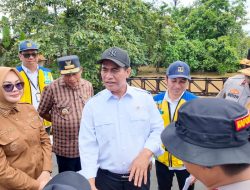 Mentan Tinjau Sawah dan Korban Banjir di Sultra, Salurkan Bantuan Rp10 Miliar